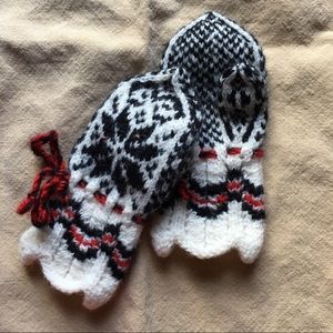 SOLD: Baby Knit Mittens 0-12mo